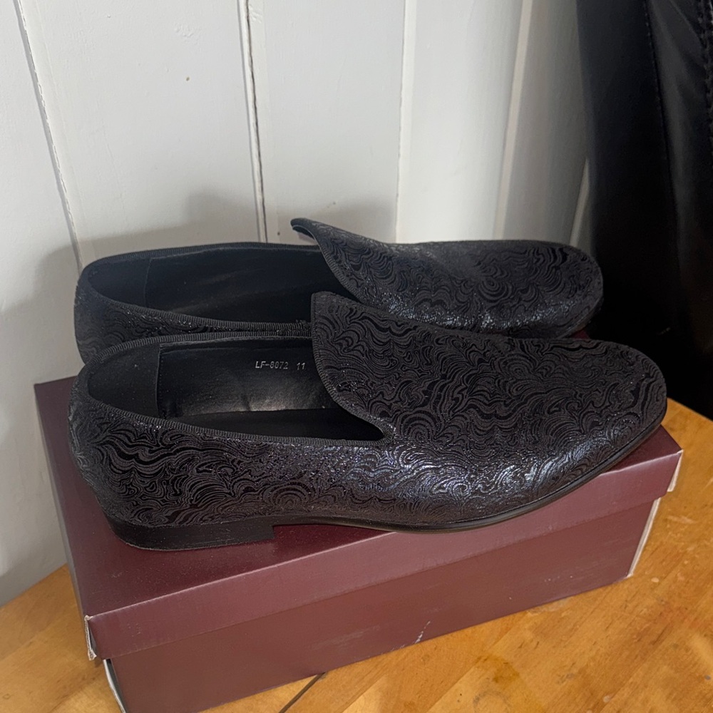 Royal Shoes Black Embossed Loafers